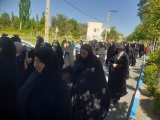 همایش پیاده روی خانوادگی به مناسبت دهه کرامت وهفته جمعیت در شهرستان خنداب برگزار شد